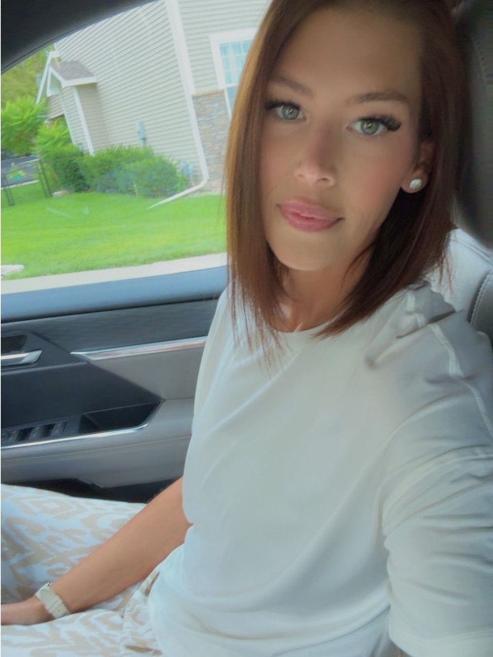 Meet your Posher, Adria - Picture 2 of 3